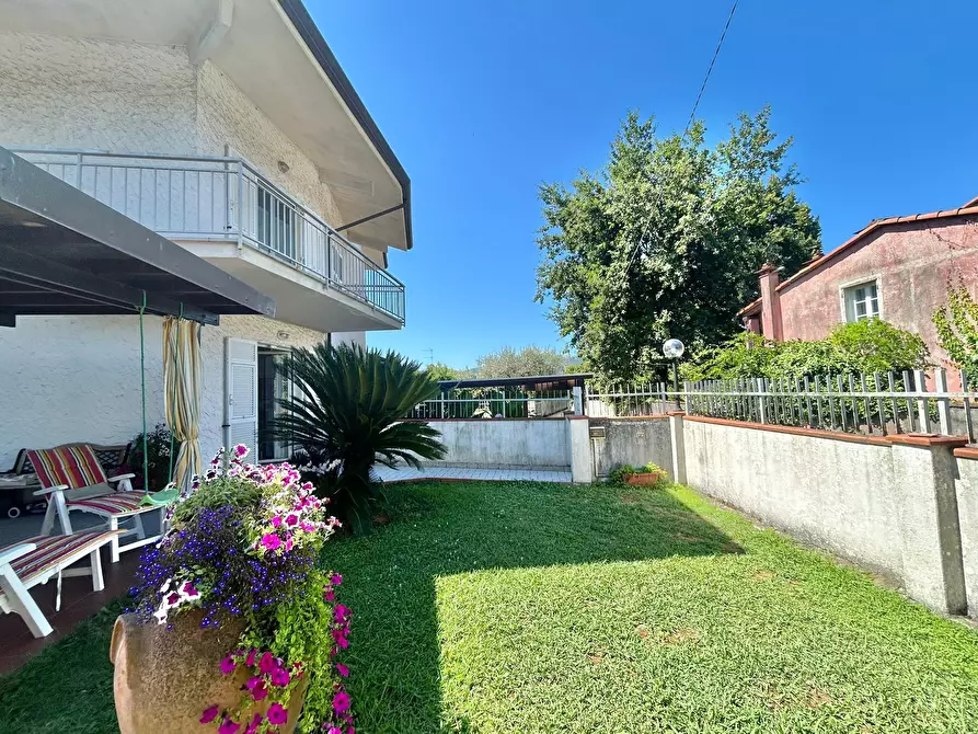 Immagine 4 di Porzione di casa in vendita  a Fosdinovo