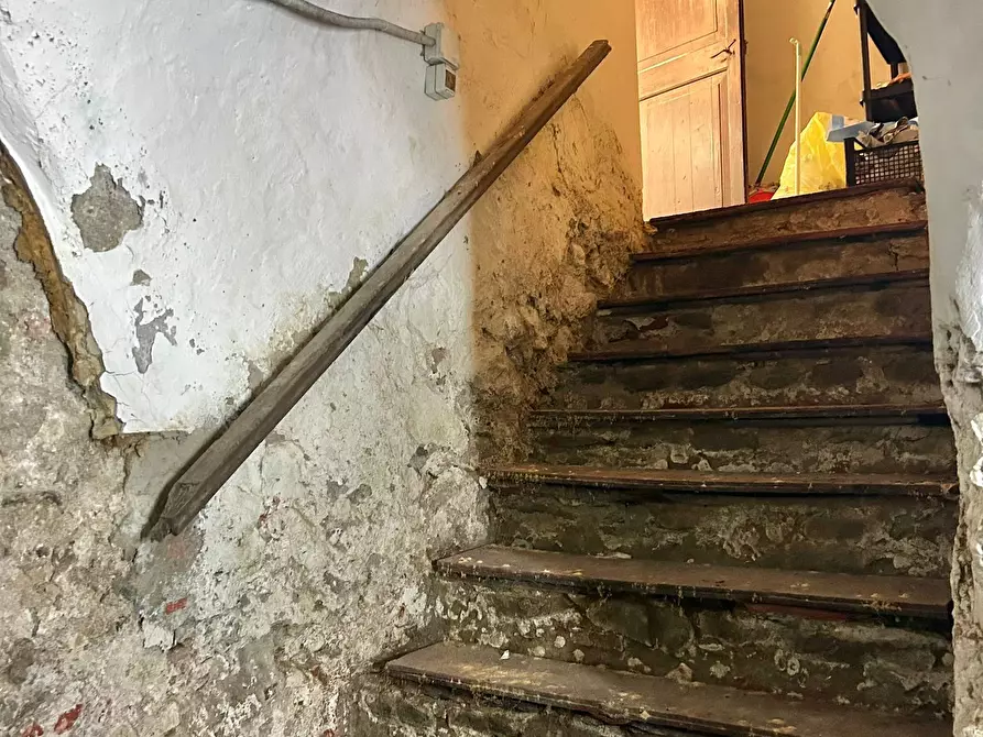 Immagine 9 di Locale commerciale in vendita  a Sarzana