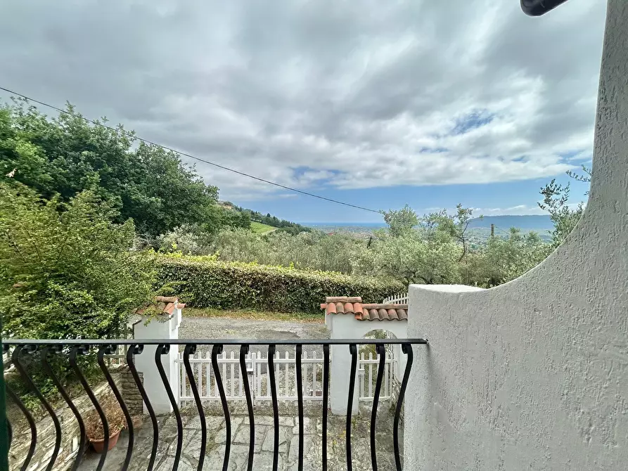 Immagine 11 di Casa indipendente in vendita  a Castelnuovo Magra