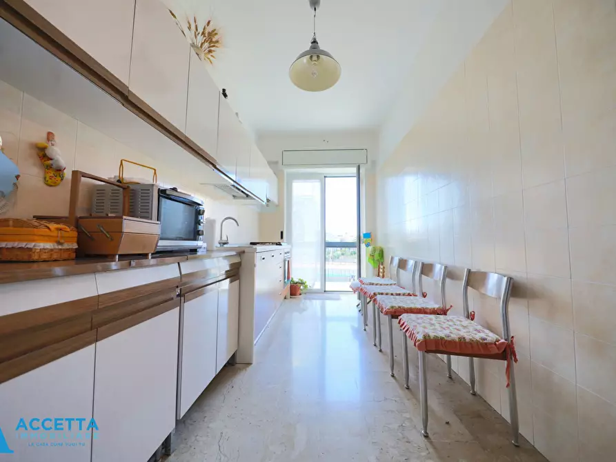 Immagine 8 di Quadrilocale in vendita  in Via Veneto 116 a Taranto