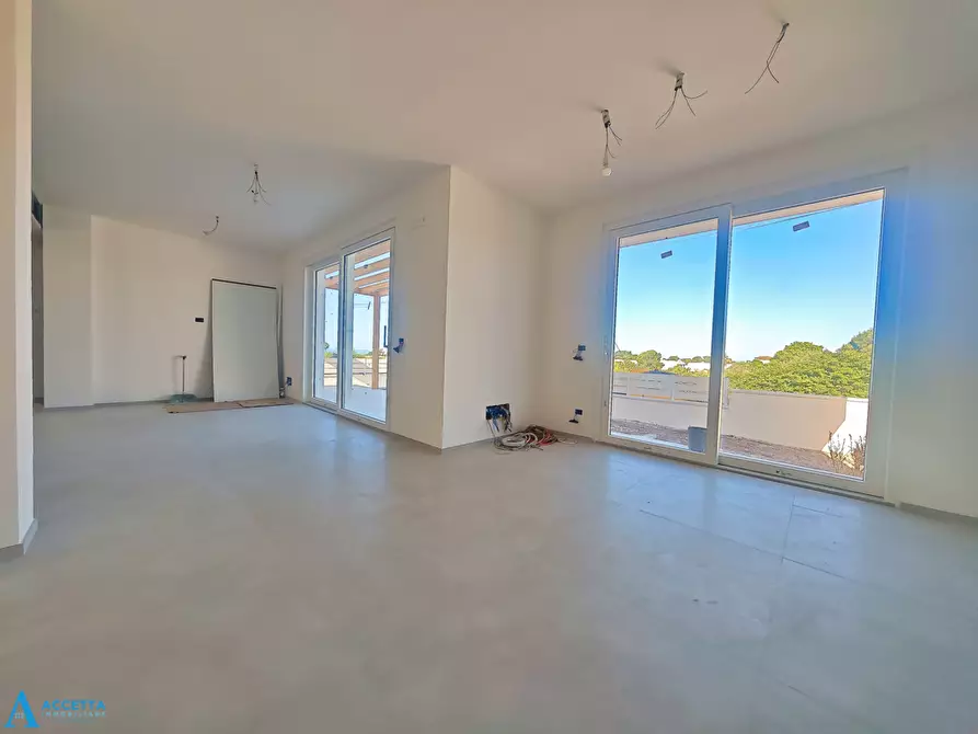 Immagine 9 di Villa in vendita  in Via Azalee a Taranto