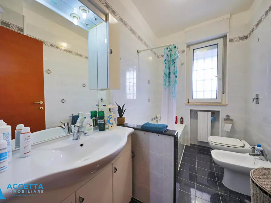 Immagine 12 di Quadrilocale in vendita  in Via Giovanni Borraccino 8 a Taranto