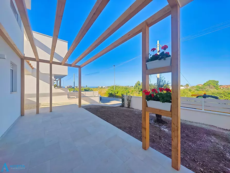 Immagine 5 di Villa in vendita  in Via Azalee a Taranto