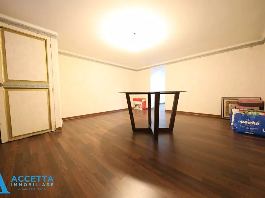 Immagine 13 di Ufficio in affitto  in Via Pisanelli a Taranto