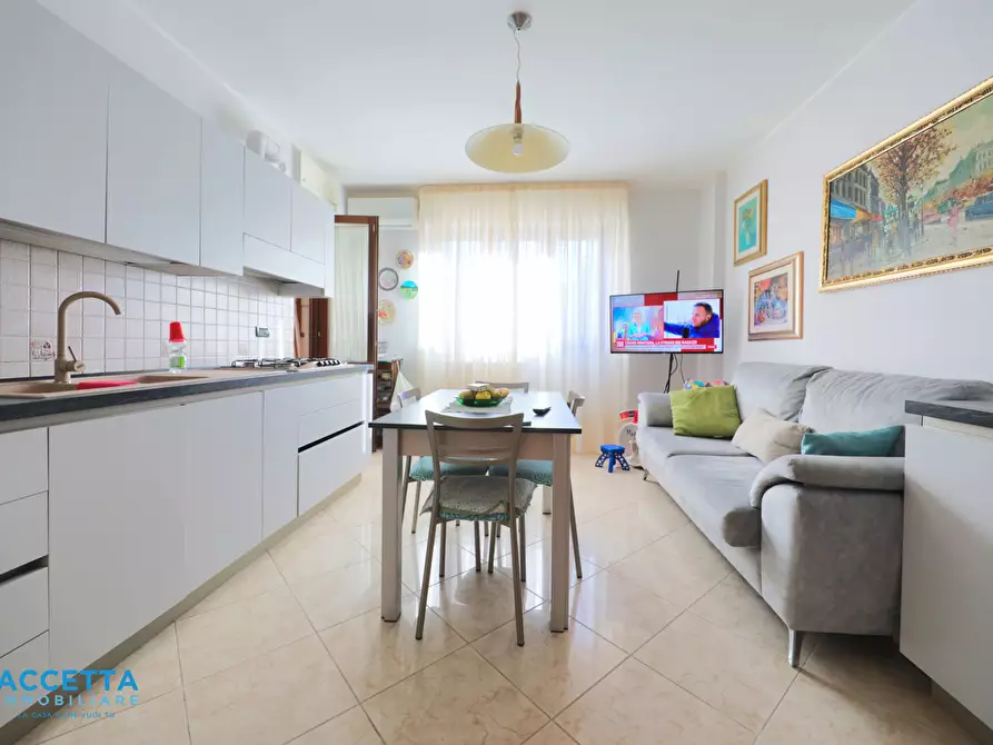 Immagine 5 di Quadrilocale in vendita  in Via Salinella 5 a Taranto