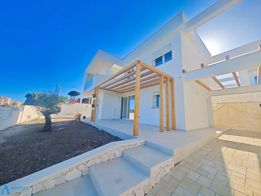 Immagine 3 di Villa in vendita  in Via Azalee a Taranto