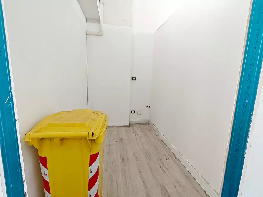 Immagine 14 di Locale commerciale in affitto  in Via Carlo Magno 20 a Taranto