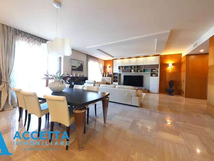 Immagine 3 di Quadrilocale in vendita  in Piazza Giovanni XXIII 13 a Taranto