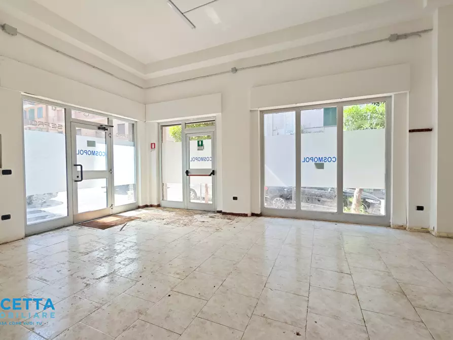 Immagine 10 di Locale commerciale in affitto  in Via Dica di Genova 50 a Taranto