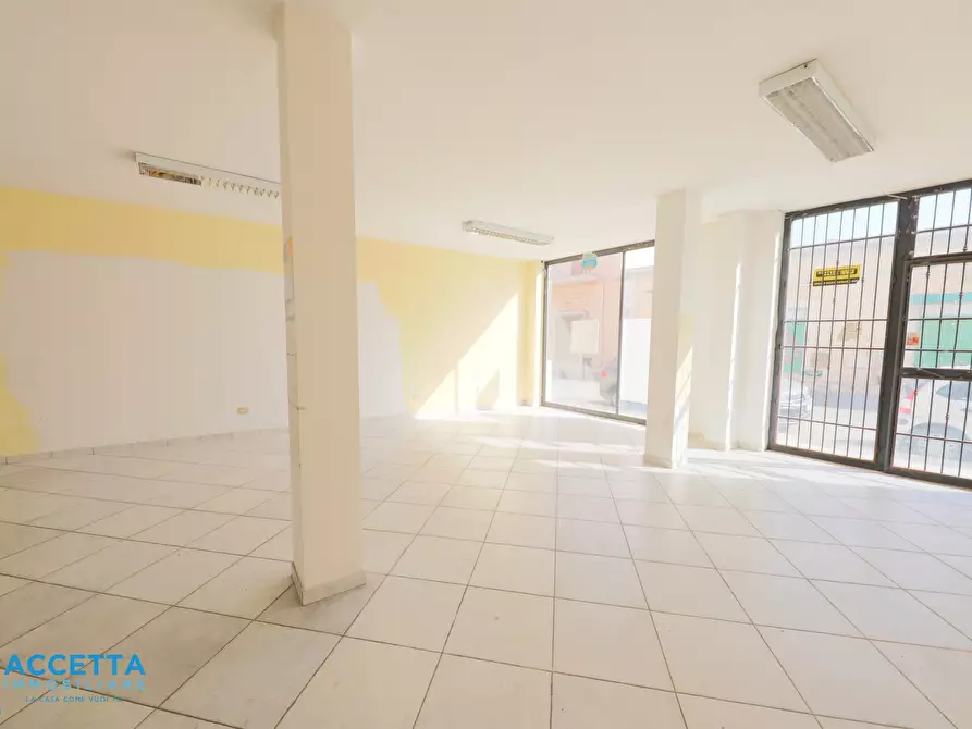 Immagine 17 di Locale commerciale in affitto  in Corso Vittorio Emanuele II 196 a Taranto