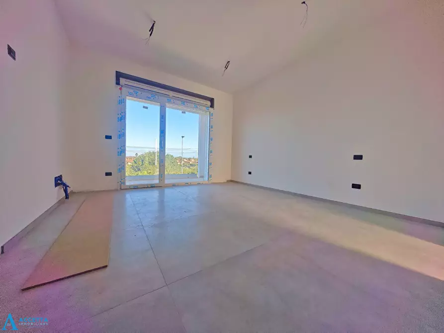 Immagine 13 di Villa in vendita  in Via Azalee a Taranto