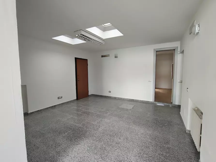 Immagine 15 di Locale commerciale in affitto  in Piazza XX Settembre a Castel San Giovanni