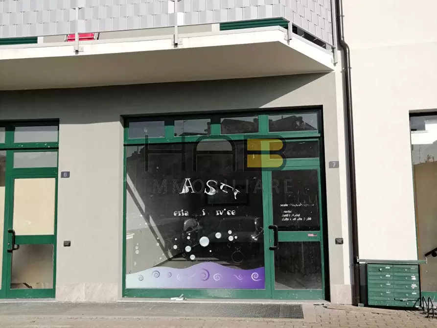 Immagine 1 di Attività commerciale in affitto  in Largo Pier Giorgio Frassati 7 a Fagnano Olona