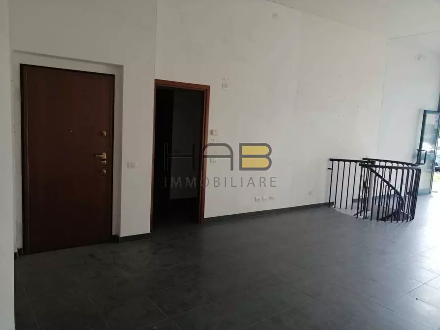 Immagine 5 di Attività commerciale in vendita  in LARGO FRASSATI 7 a Fagnano Olona