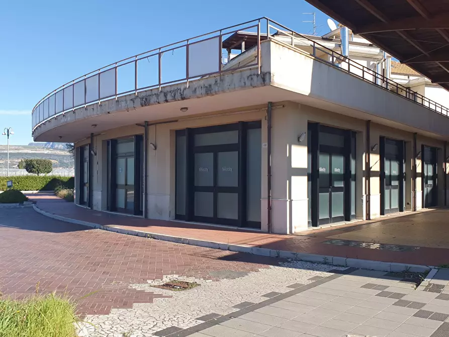 Immagine 14 di Locale commerciale in vendita  in località corno d'oro a Eboli