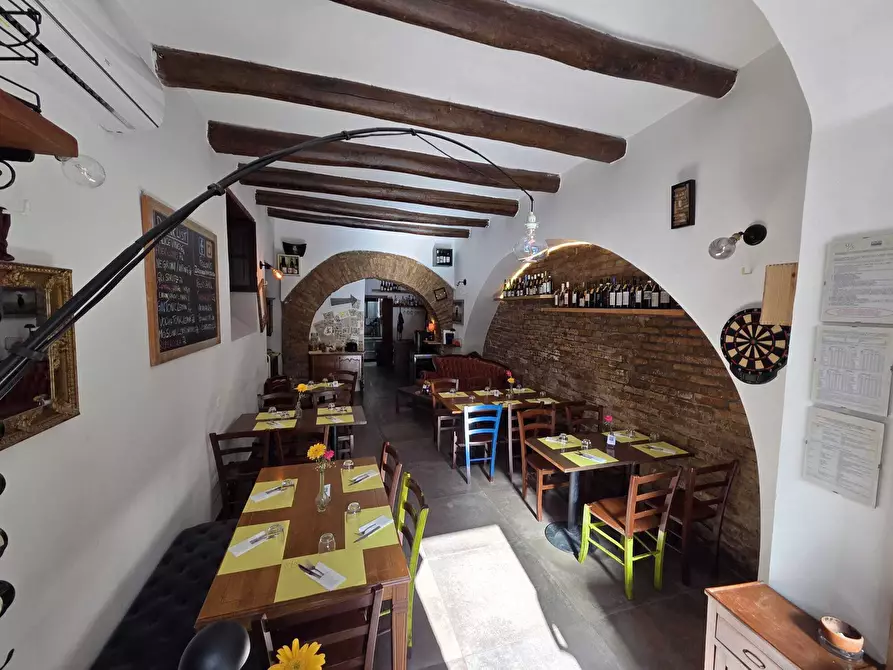 Immagine 4 di Attività commerciale in vendita  in Vicolo Piantanova 3 a Salerno