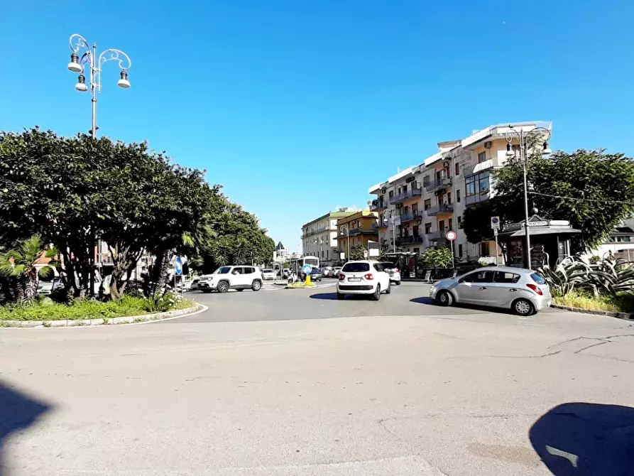 Immagine 4 di Locale commerciale in vendita  in Via Sant'Eremita 27 a Salerno