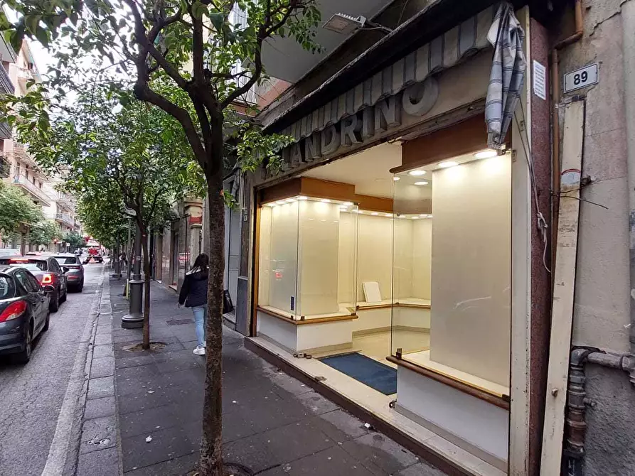 Immagine 1 di Locale commerciale in vendita  in Via del Carmine 89 a Salerno