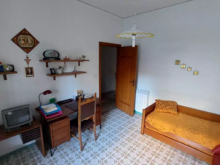 Immagine 13 di Pentalocale in vendita  in Via Medaglie D'Oro 388 a Salerno