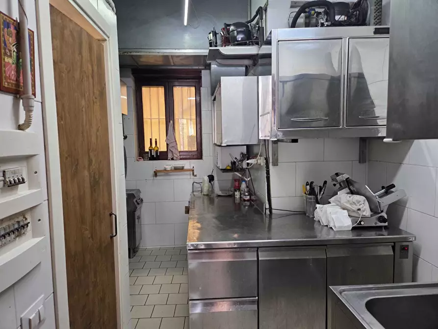 Immagine 5 di Attività commerciale in vendita  in Vicolo Piantanova 3 a Salerno