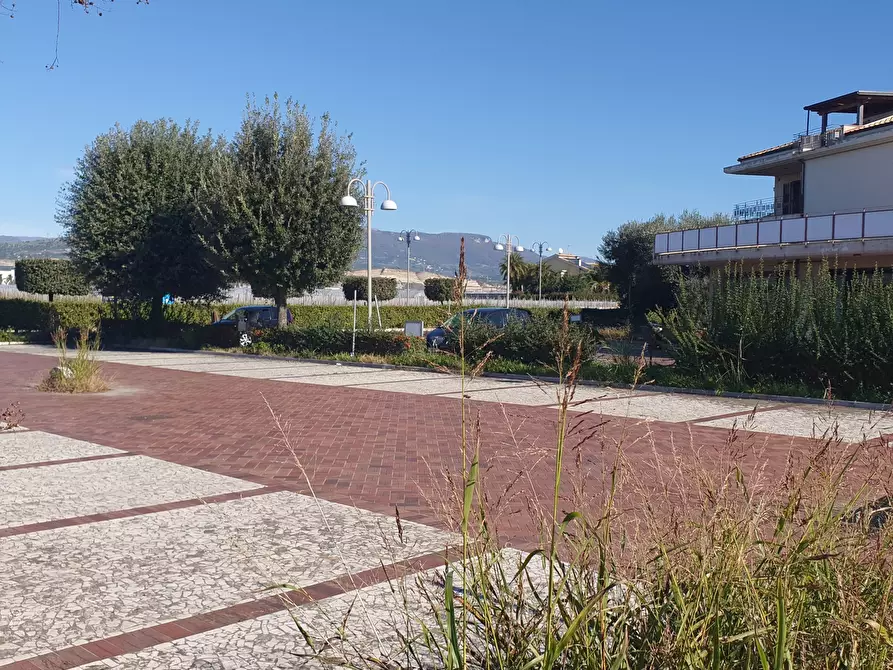 Immagine 12 di Locale commerciale in vendita  in località corno d'oro a Eboli