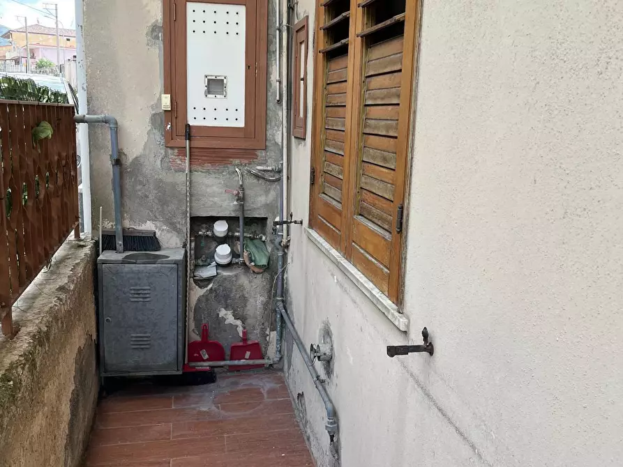 Immagine 11 di Bilocale in vendita  in Via Bracigliano 26 a Sarno