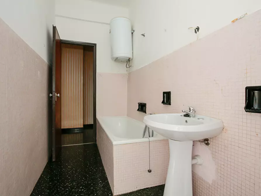Immagine 22 di Pentalocale in vendita  in Via Paolo Anfossi 68c a Genova