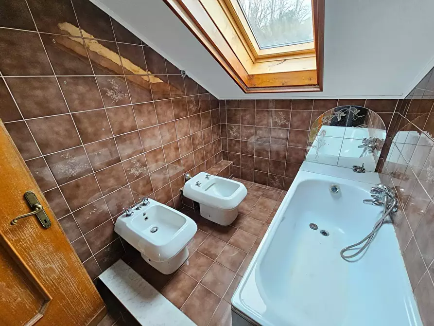 Immagine 26 di Pentalocale in vendita  in Via Benedetto da Cesino 38A a Genova