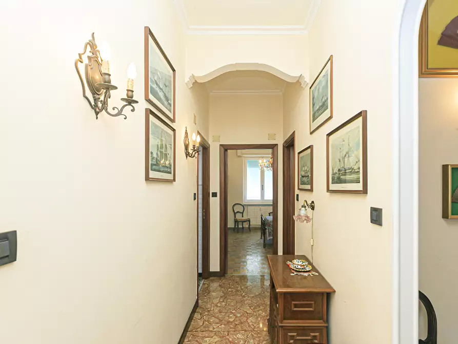 Immagine 10 di Quadrilocale in vendita  in Via Fratelli Gazzo 22/14 a Serra Riccò