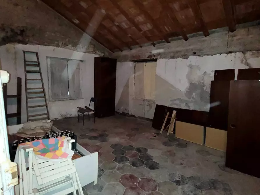 Immagine 40 di Pentalocale in vendita  in Via Campi 7 a Serra Riccò