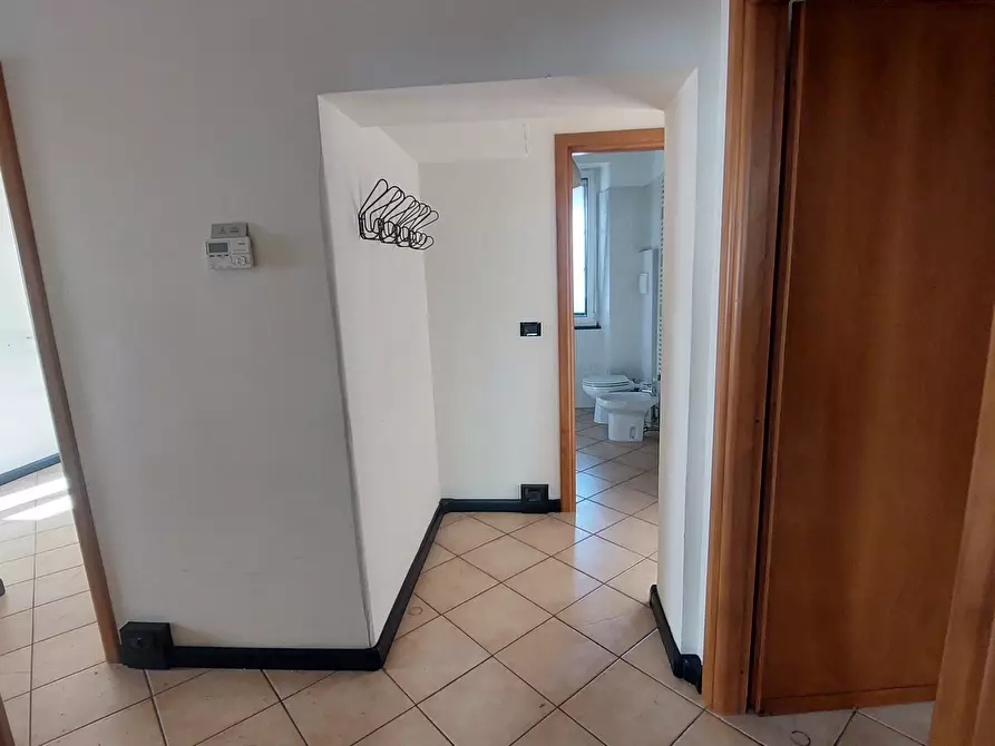 Immagine 20 di Ufficio in affitto  a Campomorone