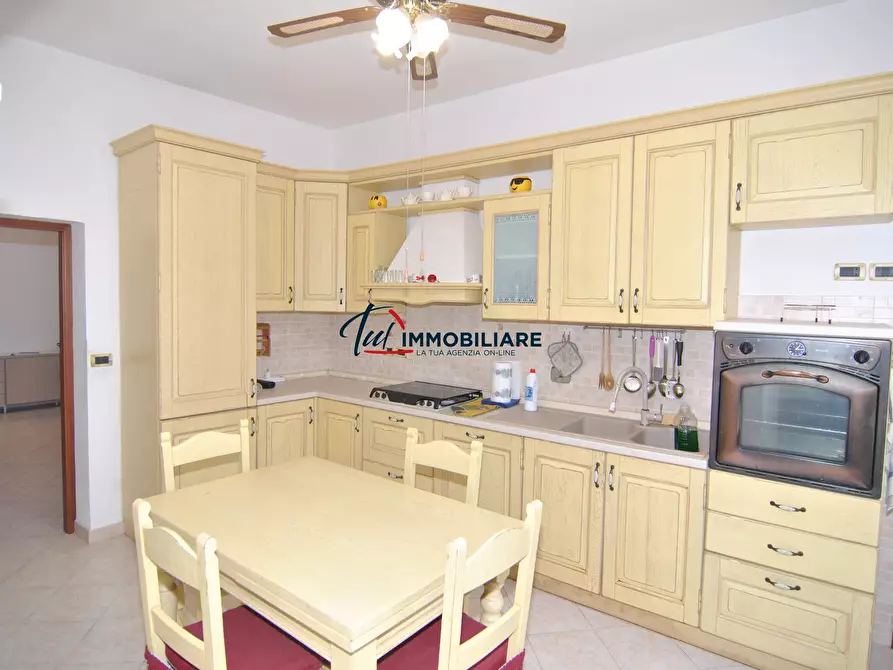 Immagine 1 di Trilocale in vendita  in Piazza Gavi 5 a Livorno