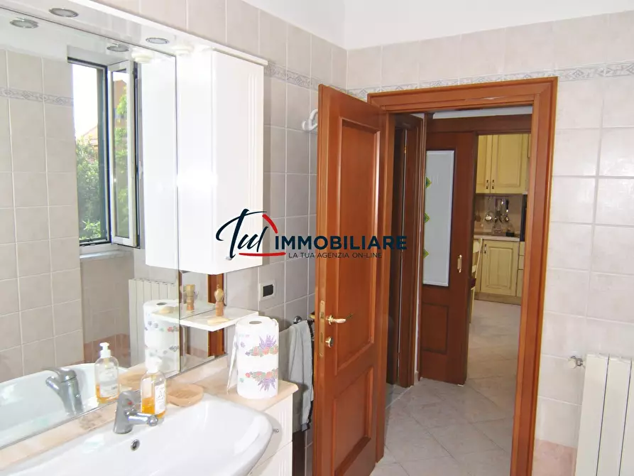 Immagine 13 di Trilocale in vendita  in Piazza Gavi 5 a Livorno