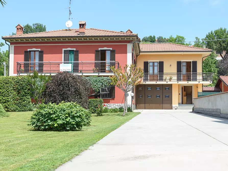 Immagine 1 di Casa bifamiliare in vendita  in Via Torino 42 a Dogliani