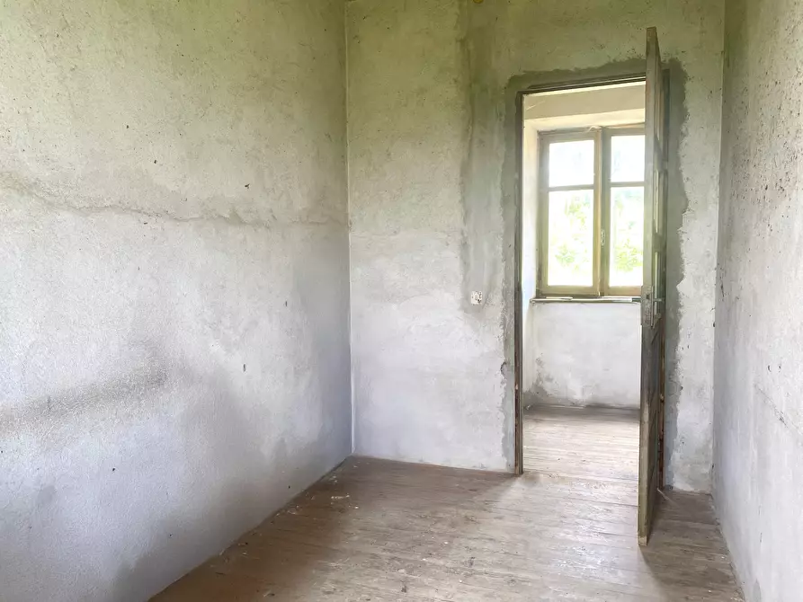 Immagine 12 di Rustico / casale in vendita  in Frazione Villa 8 a Serravalle Langhe