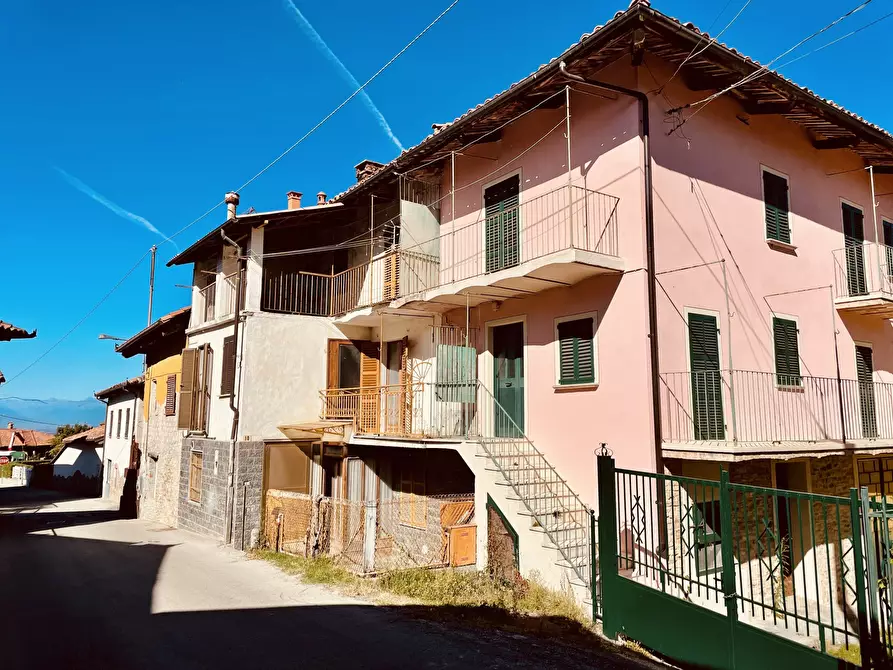 Immagine 2 di Porzione di casa in vendita  in Via Padre Reginaldo Giuliani 10 a Belvedere Langhe