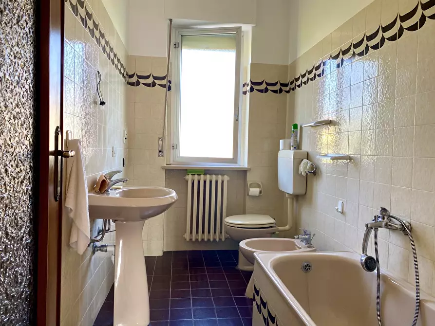 Immagine 10 di Trilocale in vendita  in Via Luigi Einaudi 2 a Lequio Tanaro