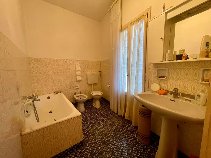 Immagine 12 di Pentalocale in vendita  in Via Dante Alighieri 54 a Dogliani