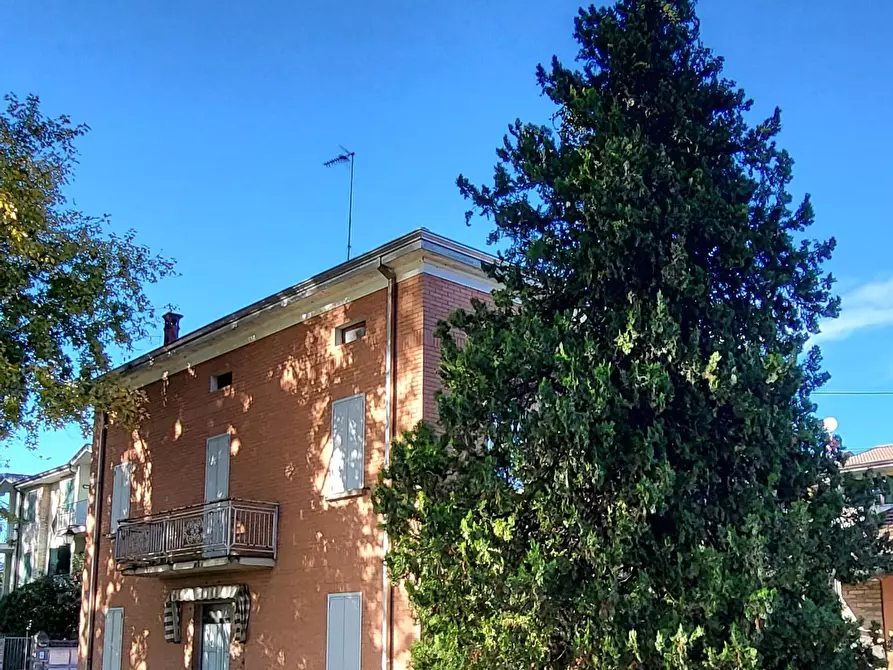 Immagine 43 di Villa in vendita  in Strada Cornazzano 3 a Sissa Trecasali