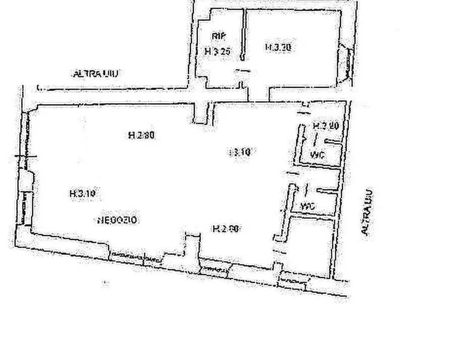 Immagine 13 di Locale commerciale in vendita  a Senigallia