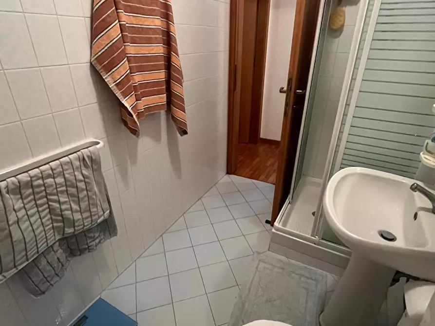 Immagine 10 di Appartamento in vendita  a Senigallia