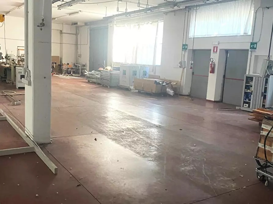 Immagine 5 di Attività artigianale in vendita  a Senigallia