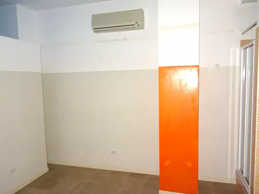 Immagine 26 di Ufficio in vendita  a Senigallia