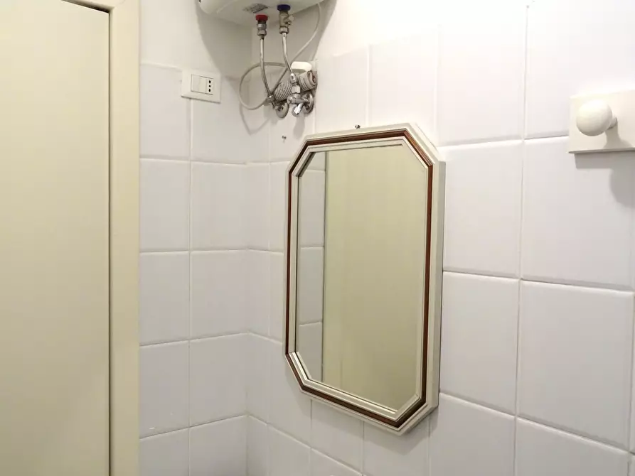 Immagine 11 di Magazzino in vendita  a Senigallia