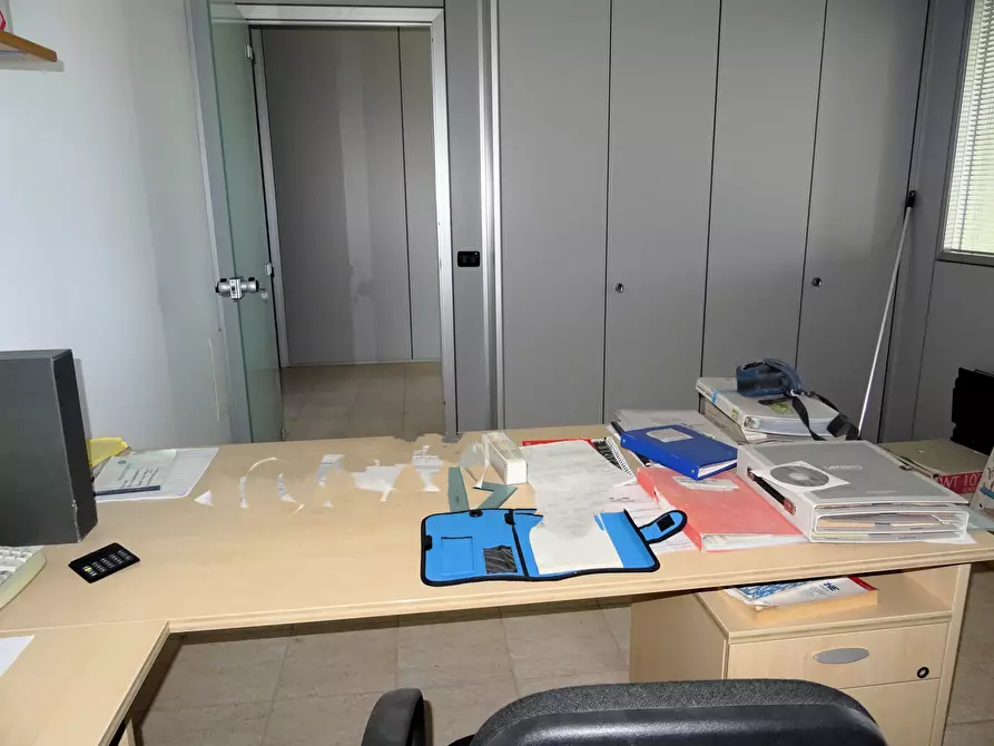 Immagine 8 di Ufficio in vendita  a Senigallia
