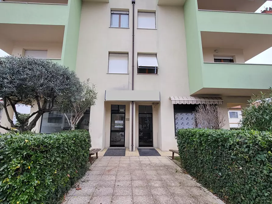 Immagine 1 di Locale commerciale in vendita  a Senigallia