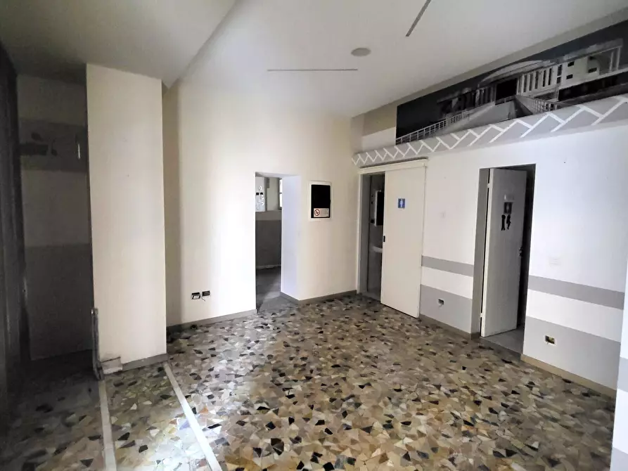 Immagine 7 di Locale commerciale in vendita  a Senigallia