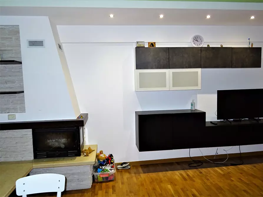 Immagine 5 di Appartamento in vendita  a Senigallia