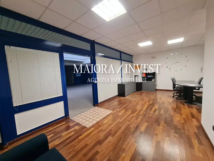 Immagine 11 di Ufficio in vendita  a San Benedetto Del Tronto