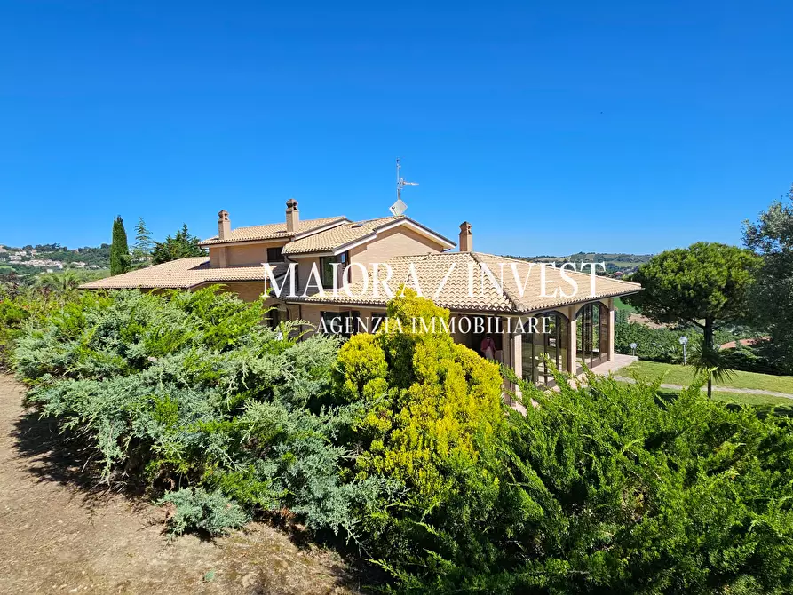 Immagine 1 di Villa in vendita  a Acquaviva Picena